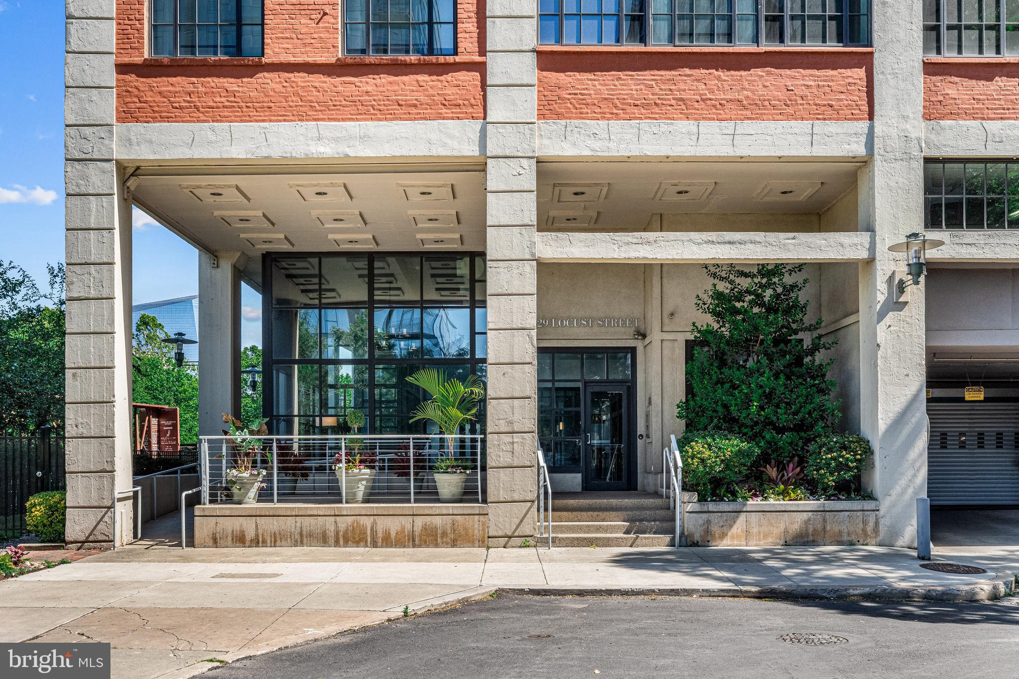 2429-41 Locust St #219