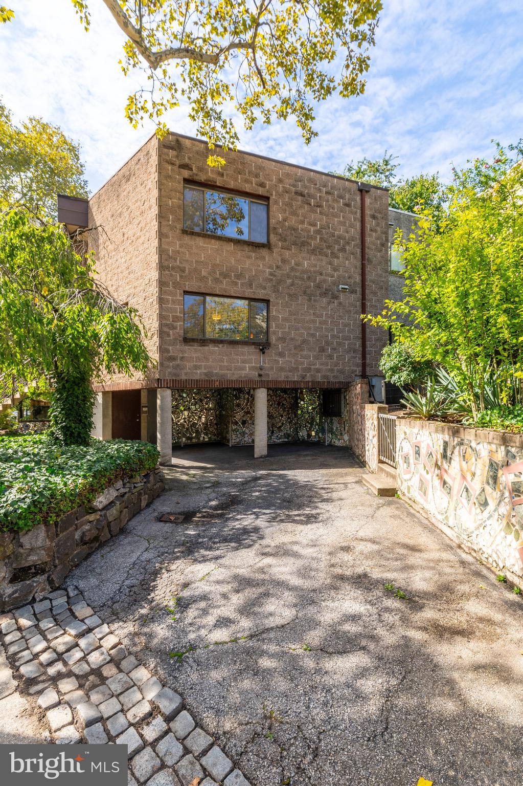 4005 Woodland Ave