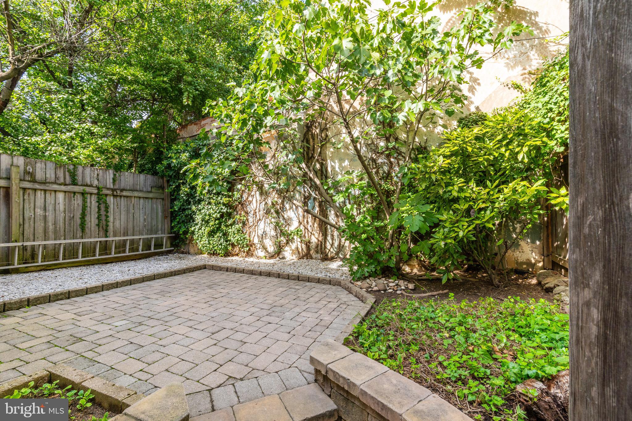 4005 Woodland Ave