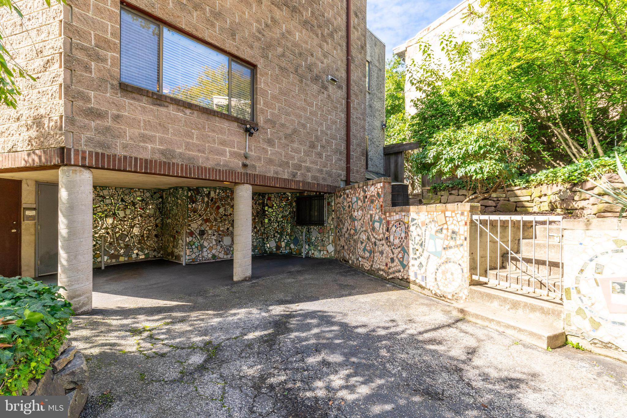 4005 Woodland Ave