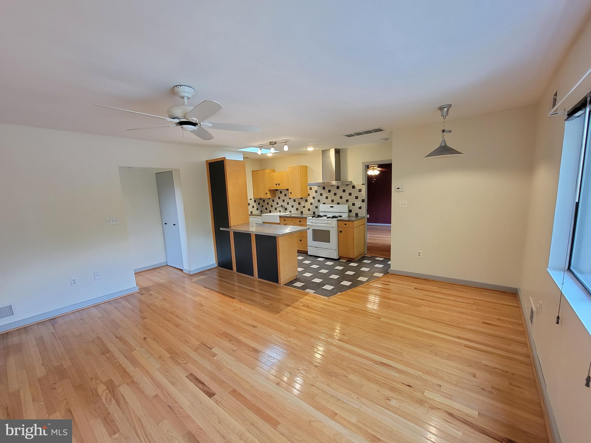 4005 Woodland Ave