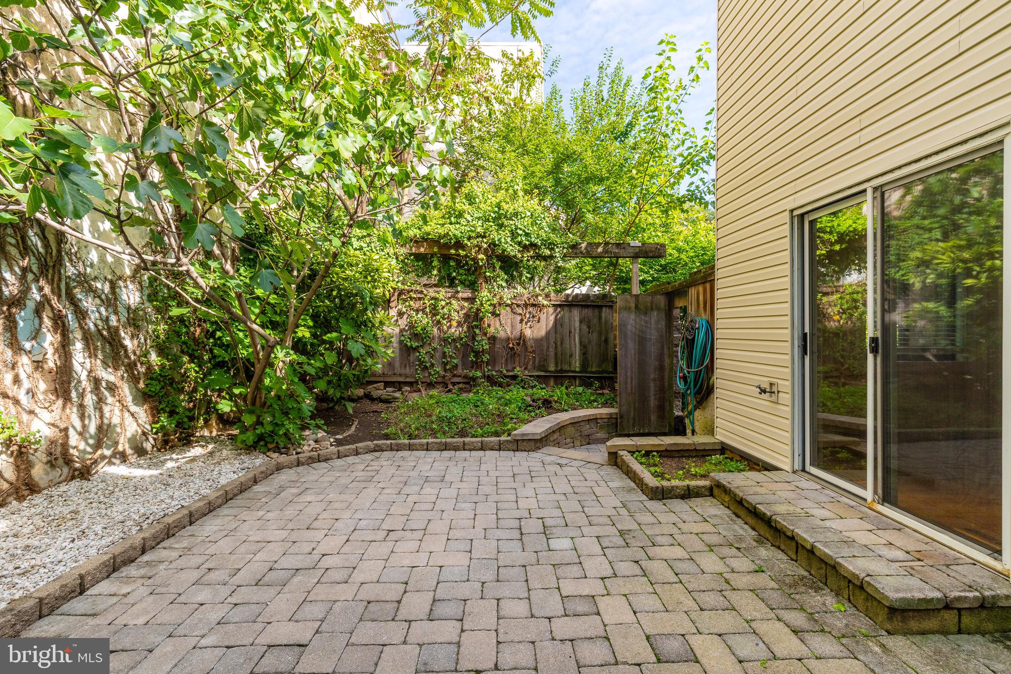 4005 Woodland Ave