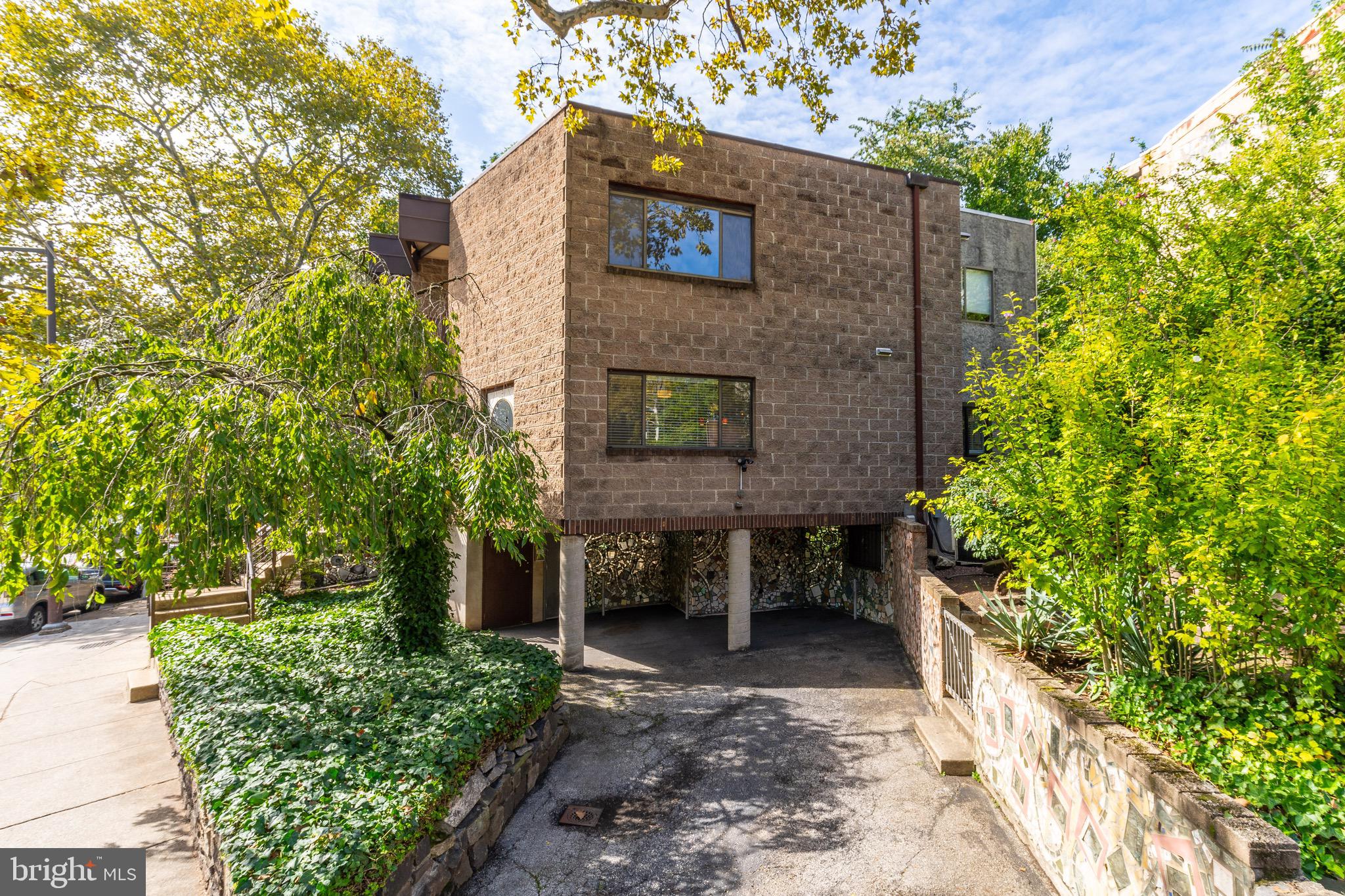 4005 Woodland Ave