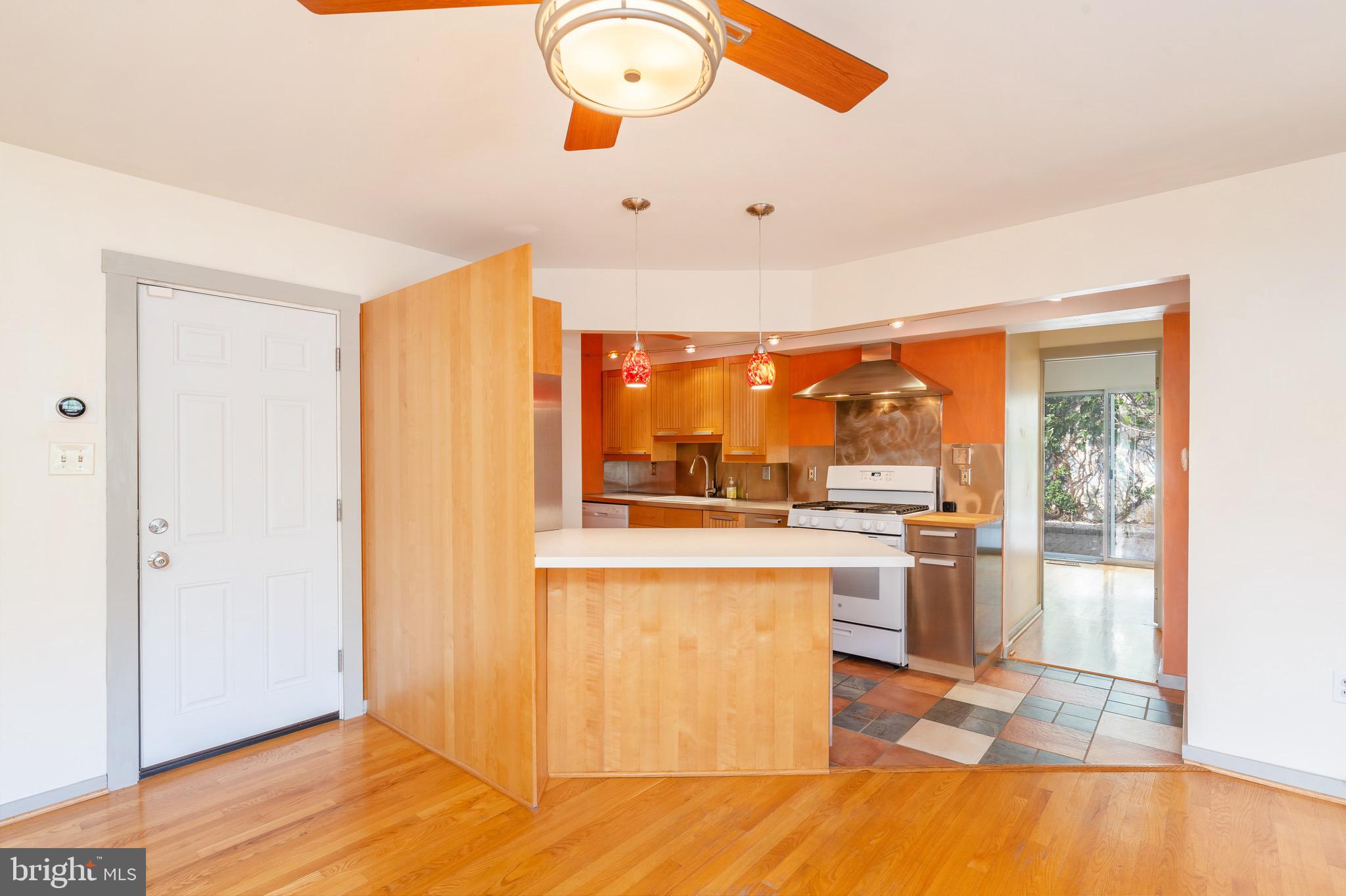 4005 Woodland Ave