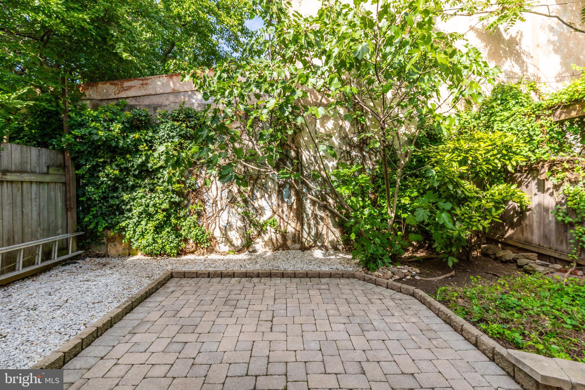 4005 Woodland Ave