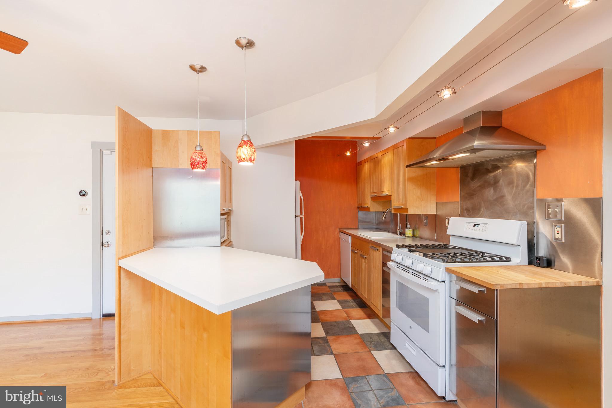 4005 Woodland Ave