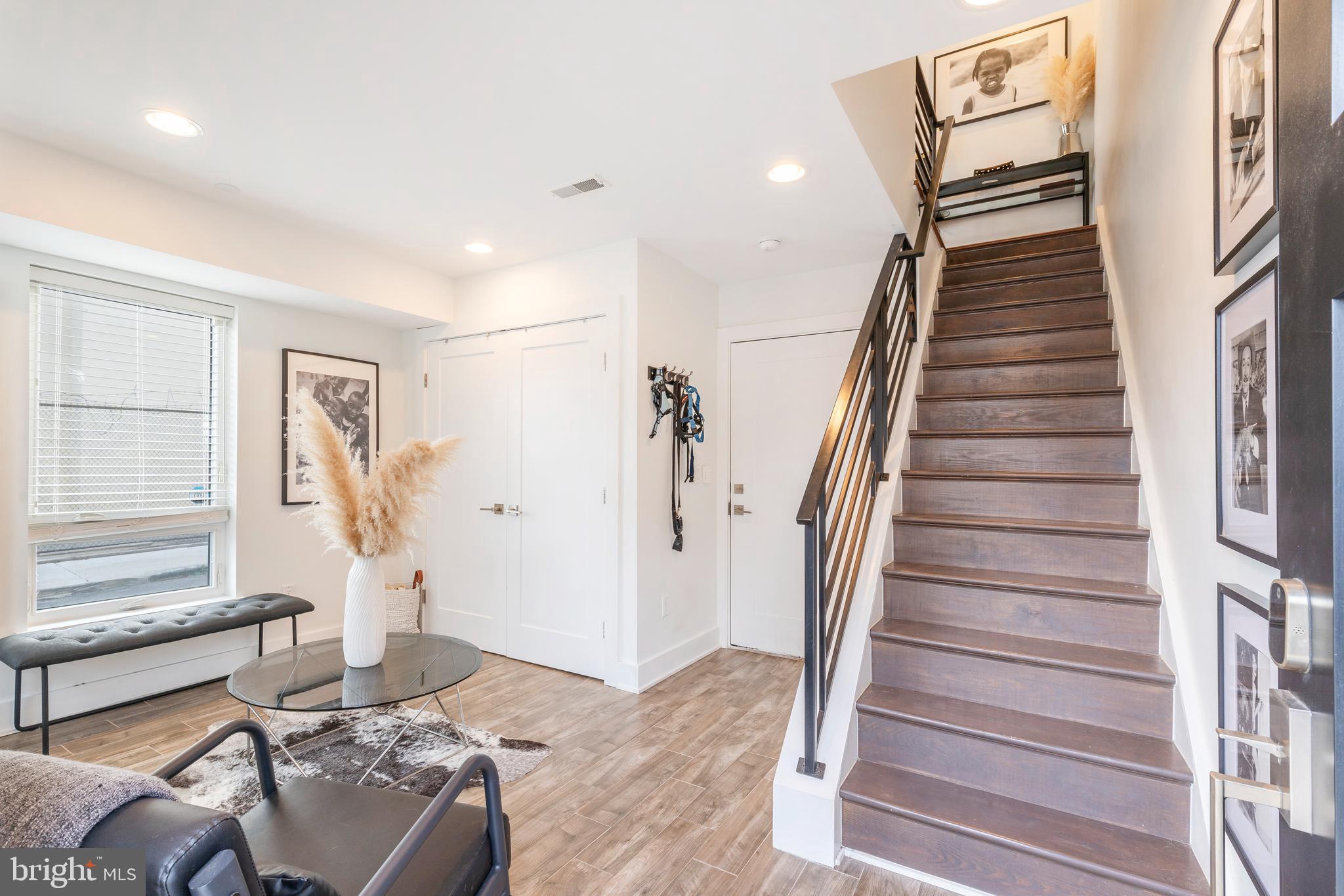 184 W Oxford St