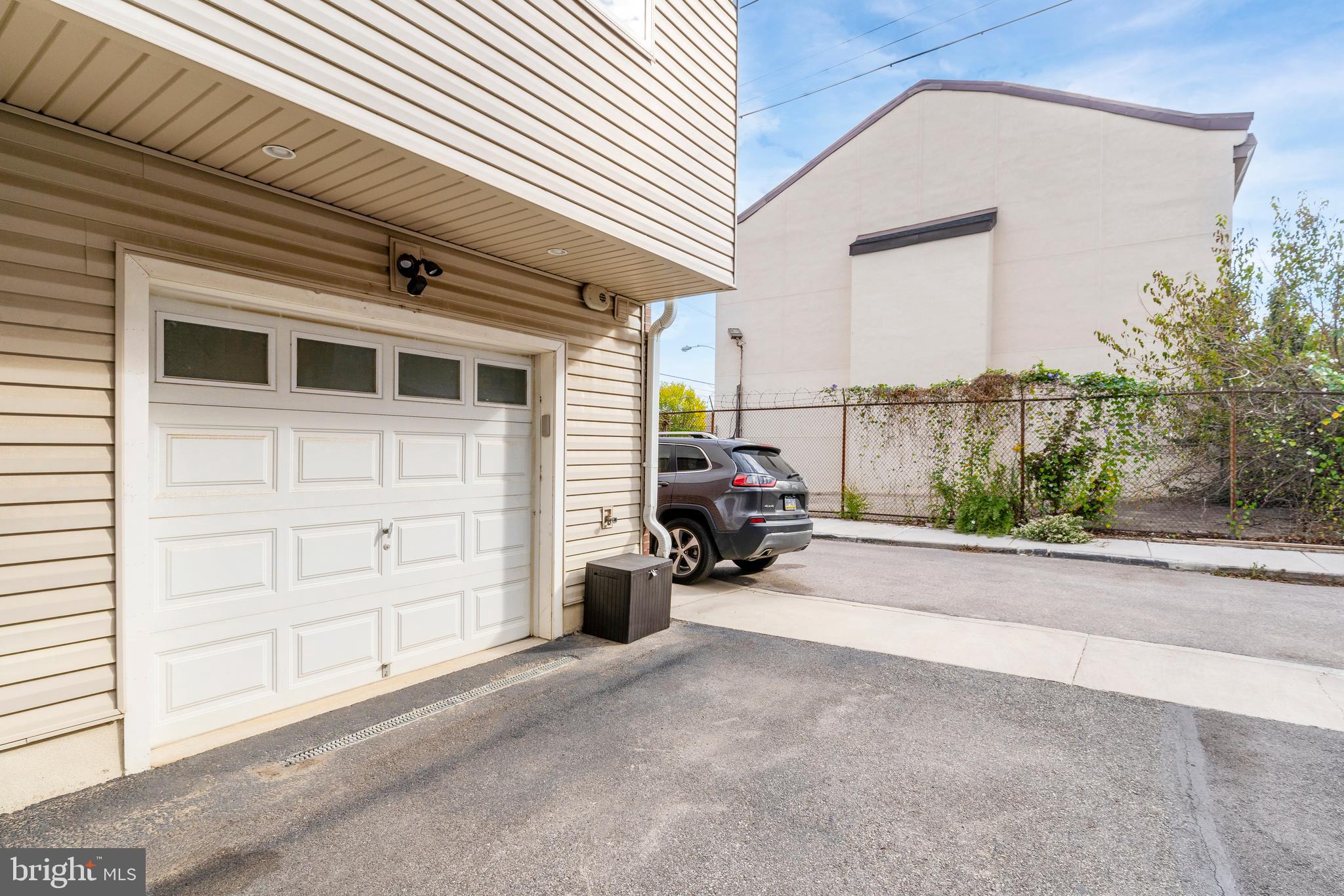 184 W Oxford St