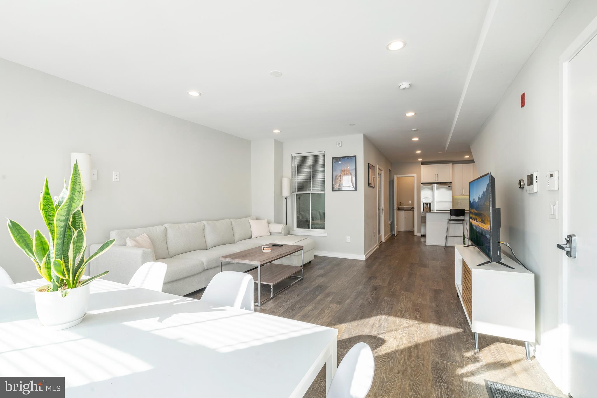 528 S 5th St #1f