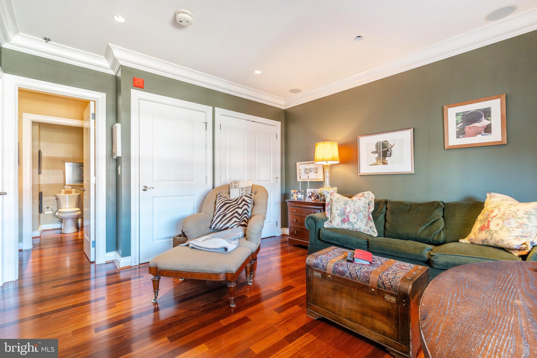 121-35 Walnut St #502