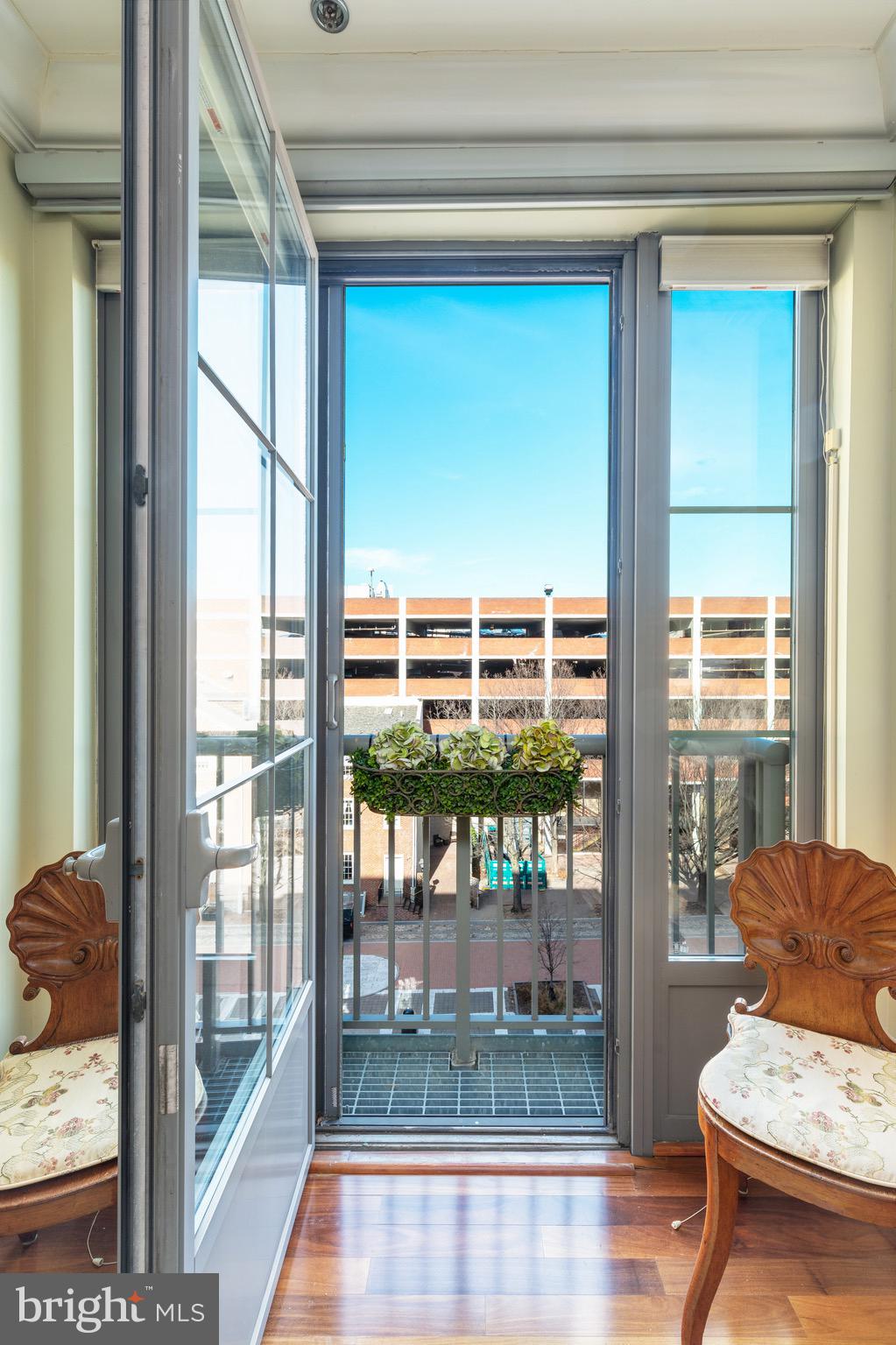 121-35 Walnut St #502