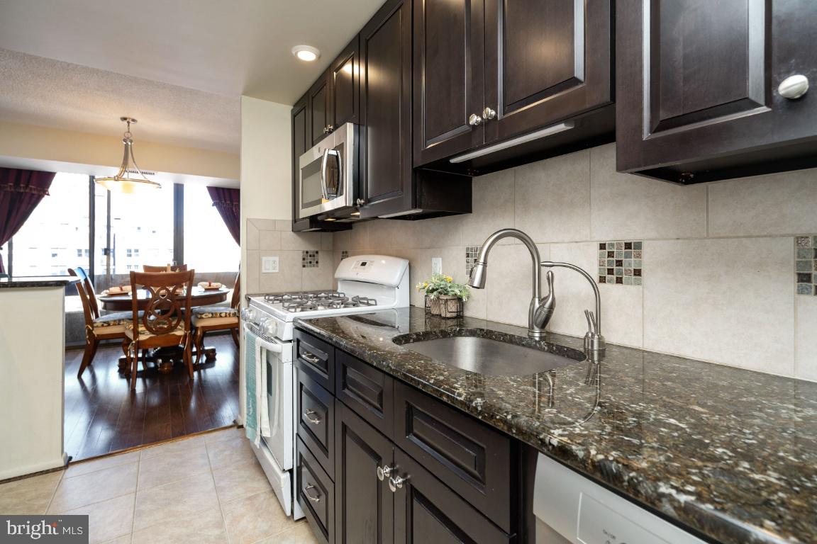 1326-42 Spruce St #1801