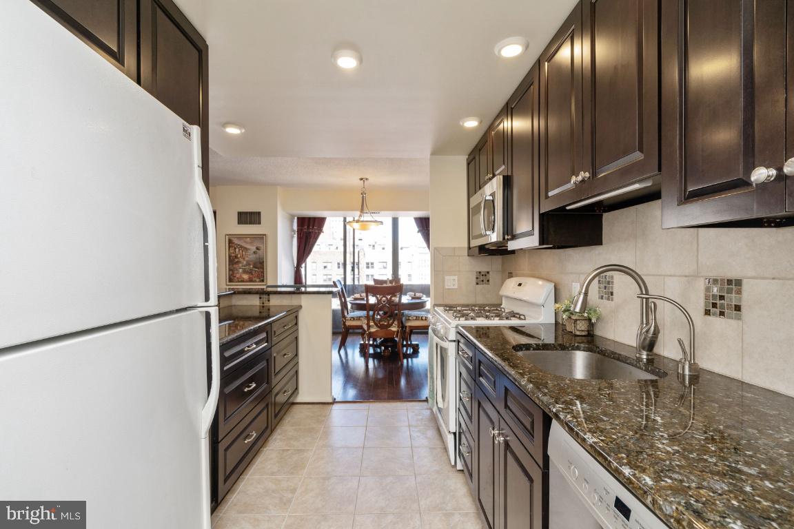 1326-42 Spruce St #1801