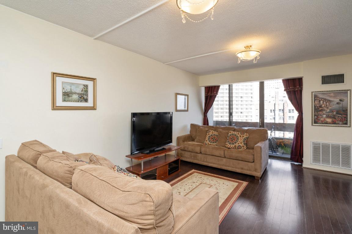 1326-42 Spruce St #1801