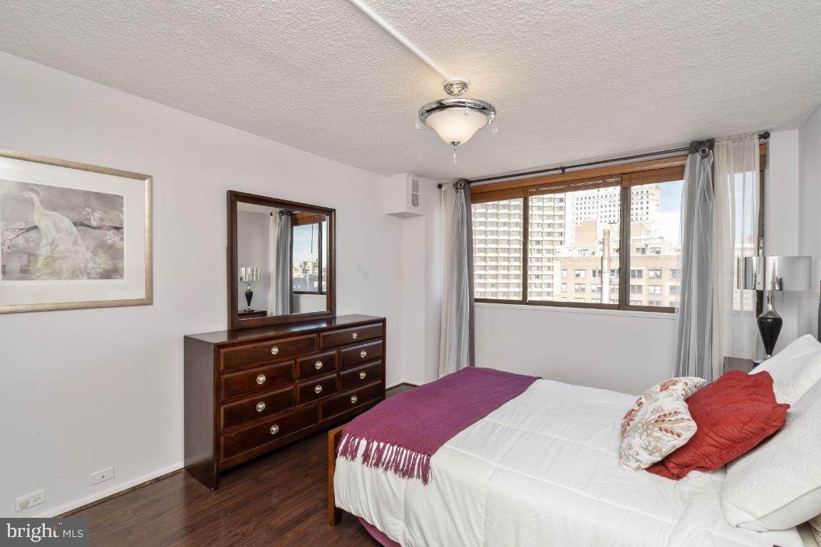 1326-42 Spruce St #1801