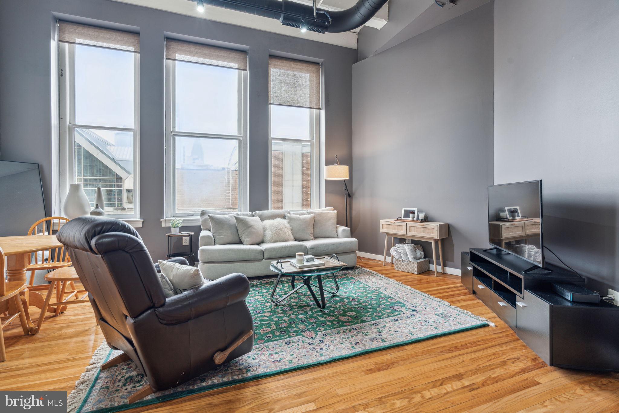 1027-31 Arch St #404