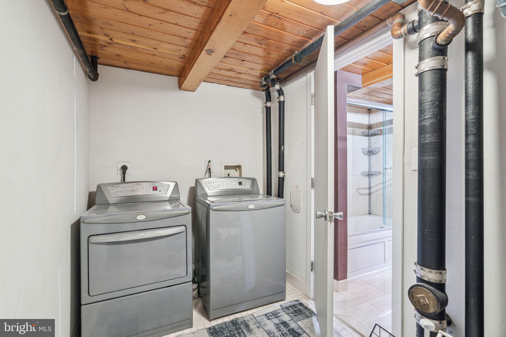 1027-31 Arch St #404