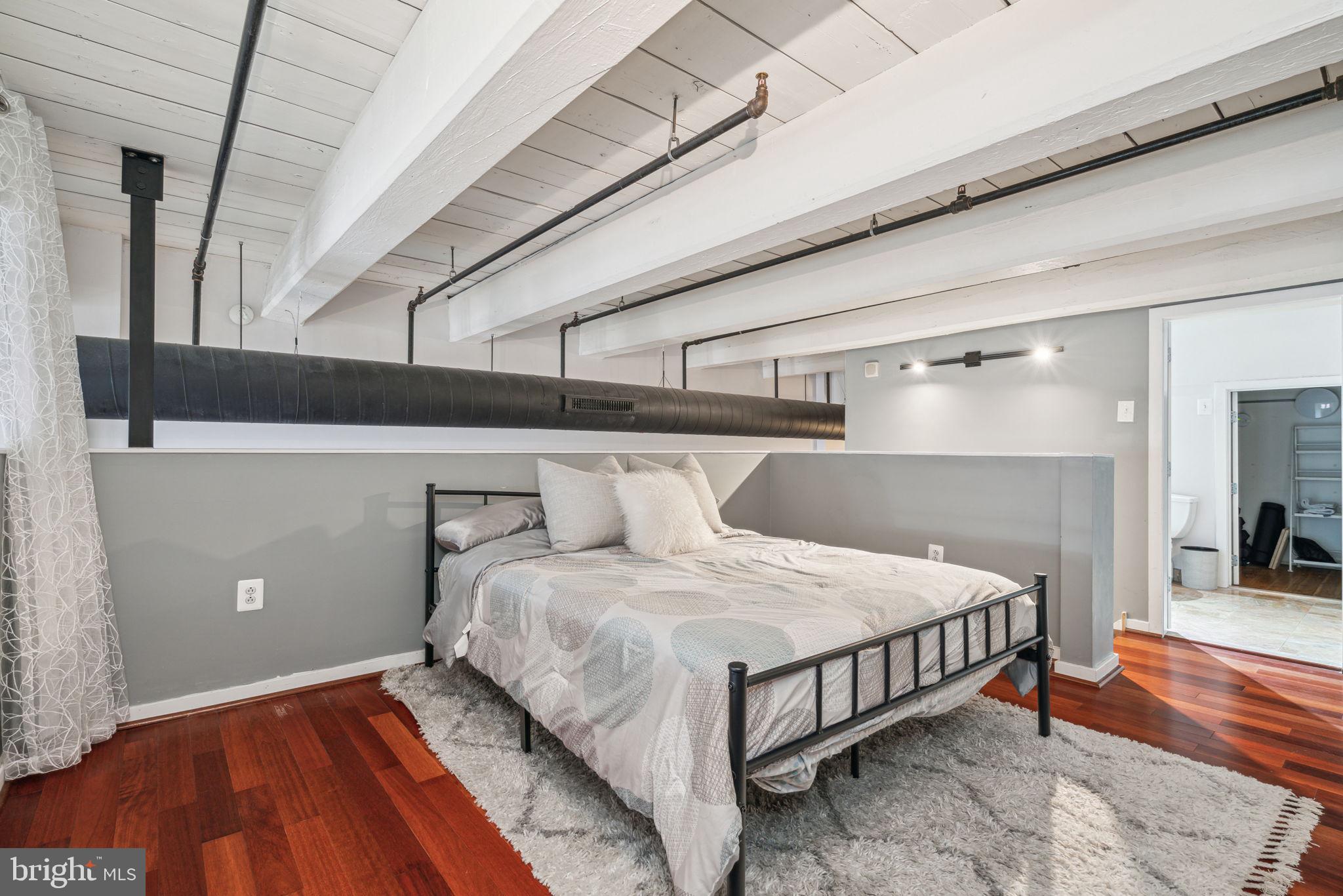 1027-31 Arch St #404