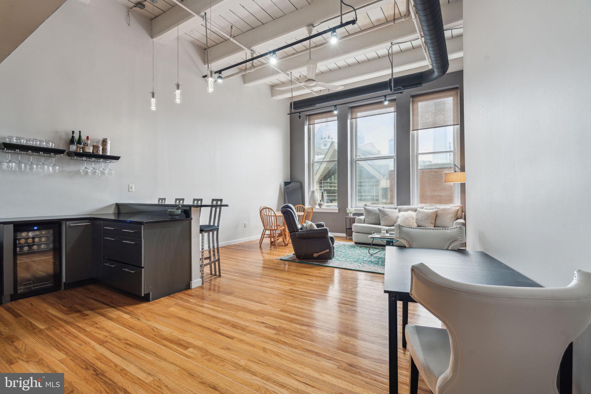 1027-31 Arch St #404