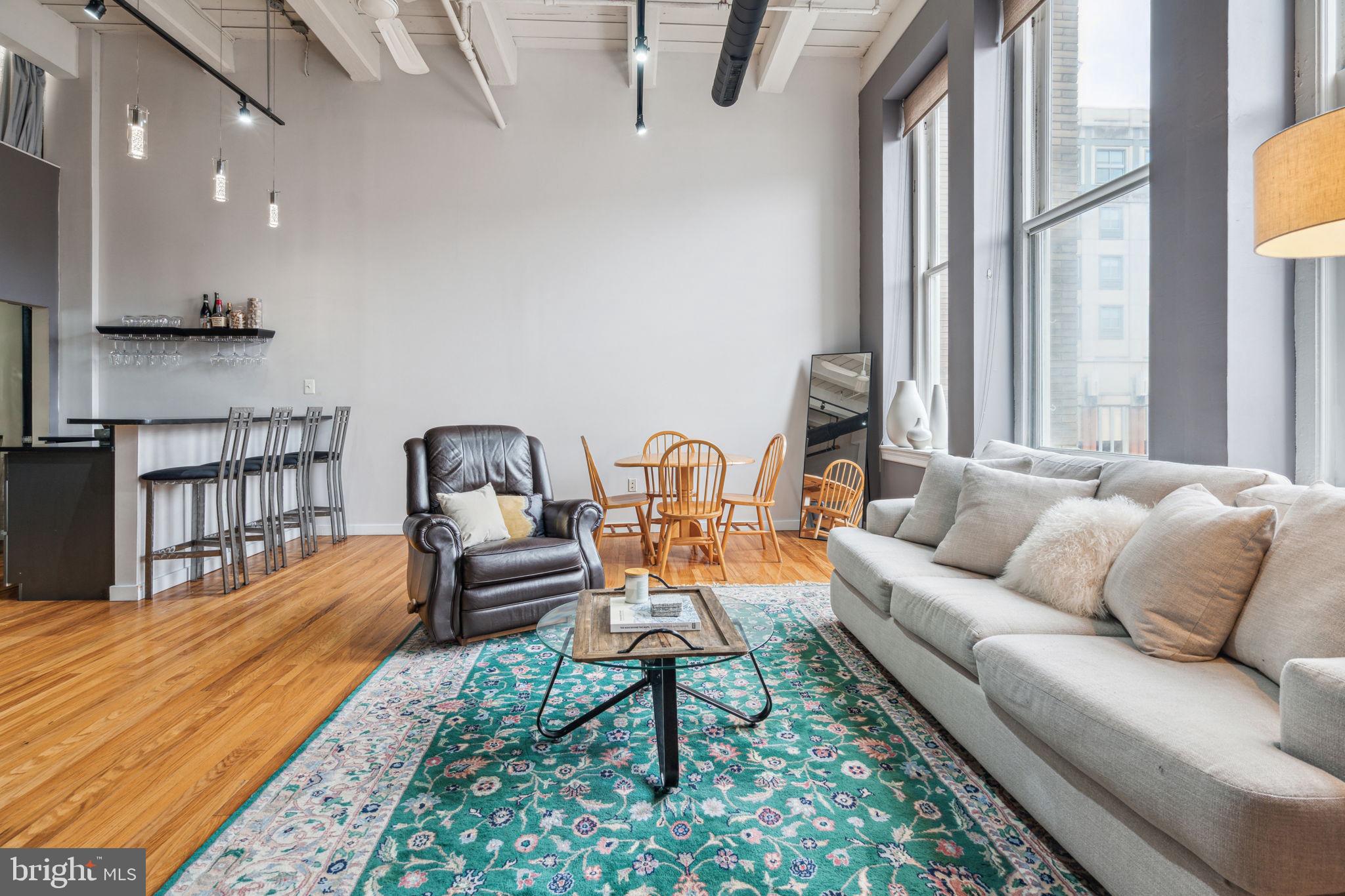 1027-31 Arch St #404
