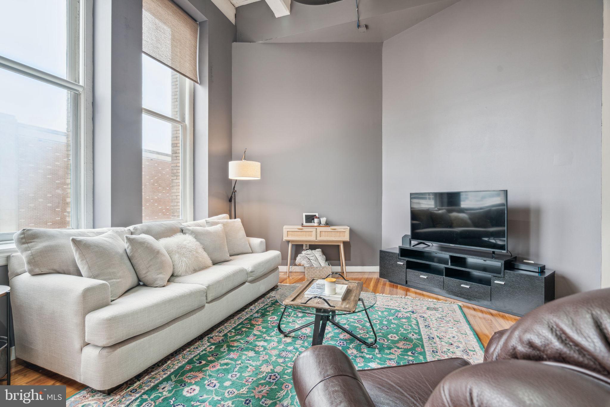 1027-31 Arch St #404