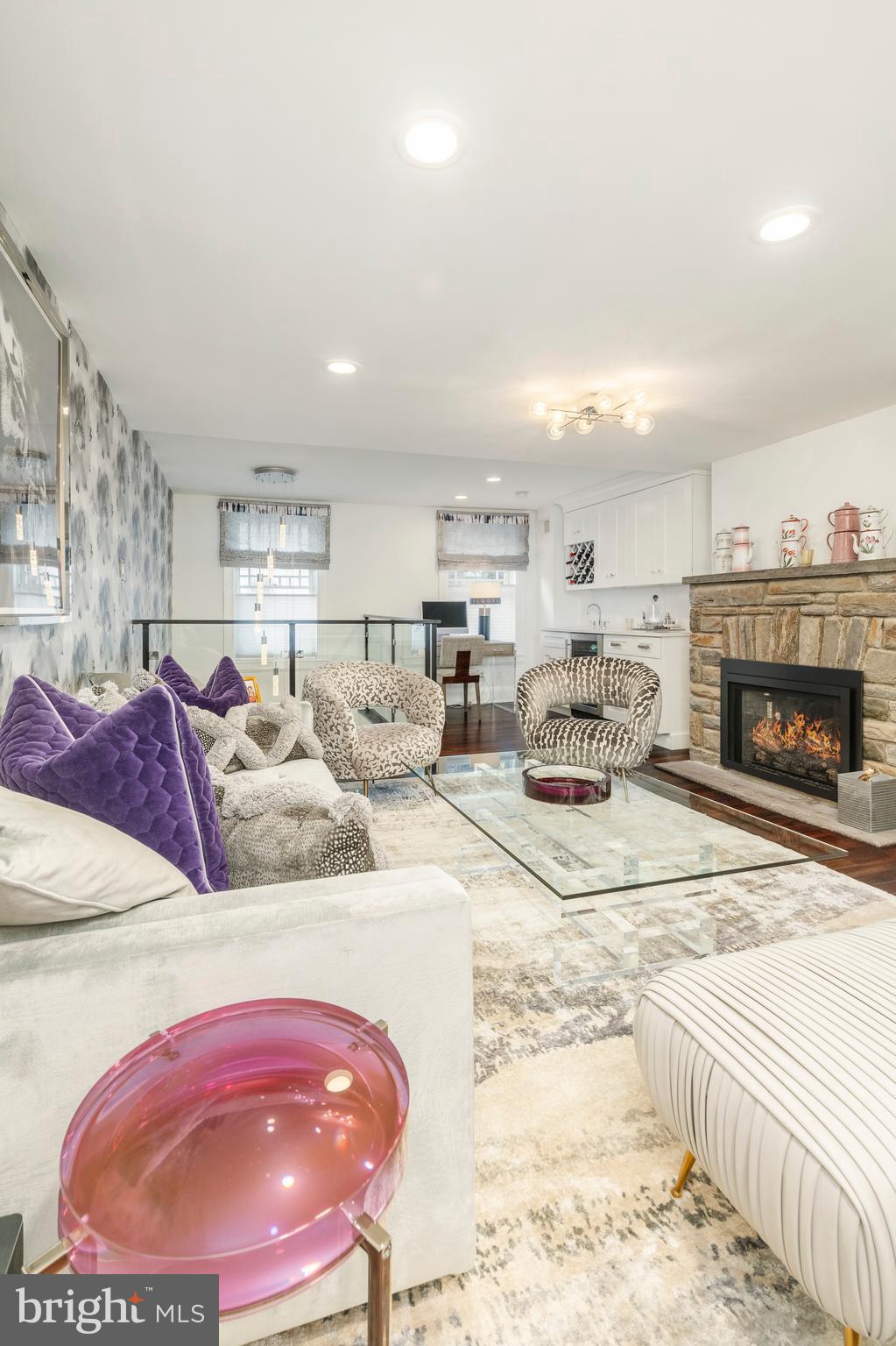 2109 LOCUST ST