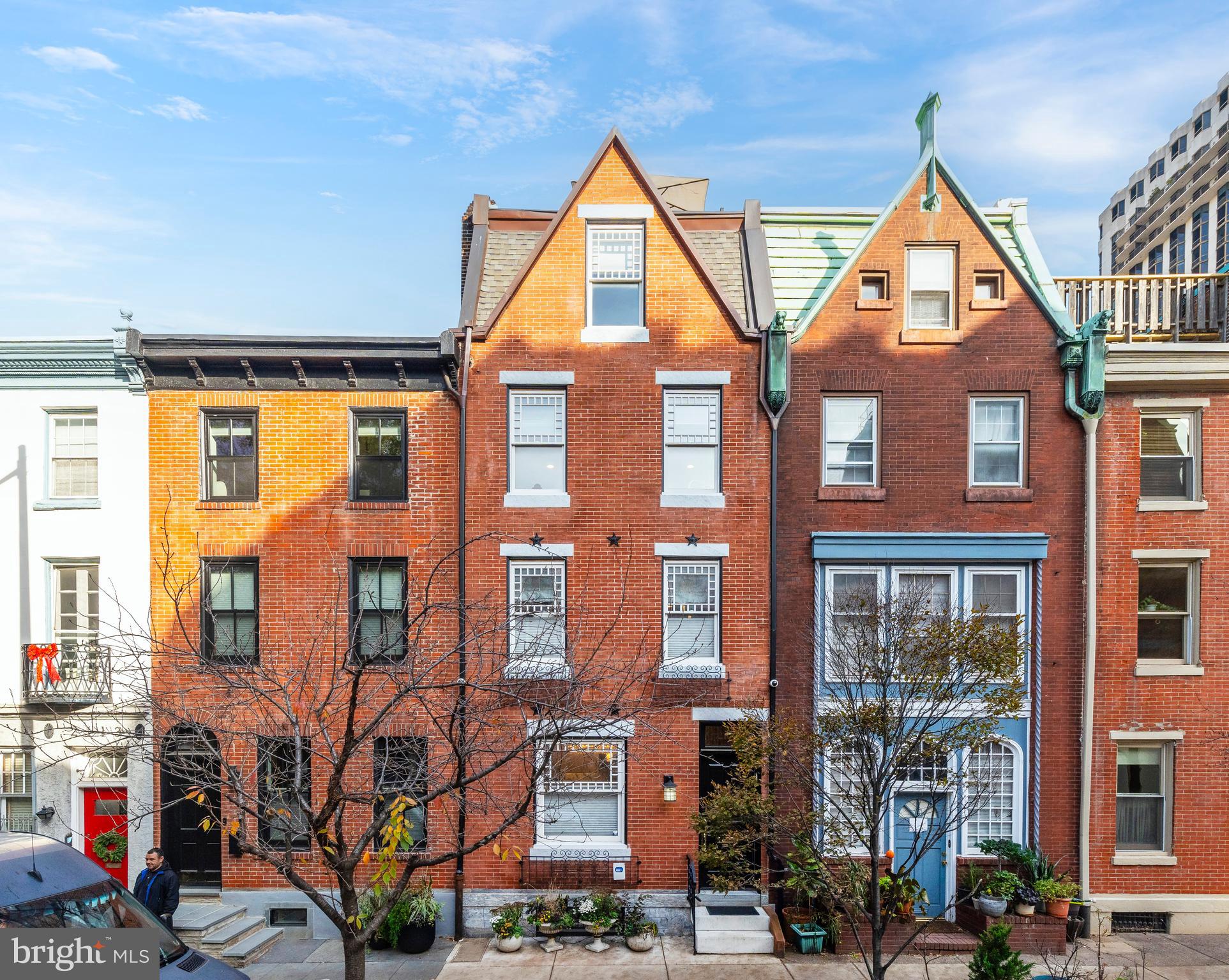 2109 LOCUST ST