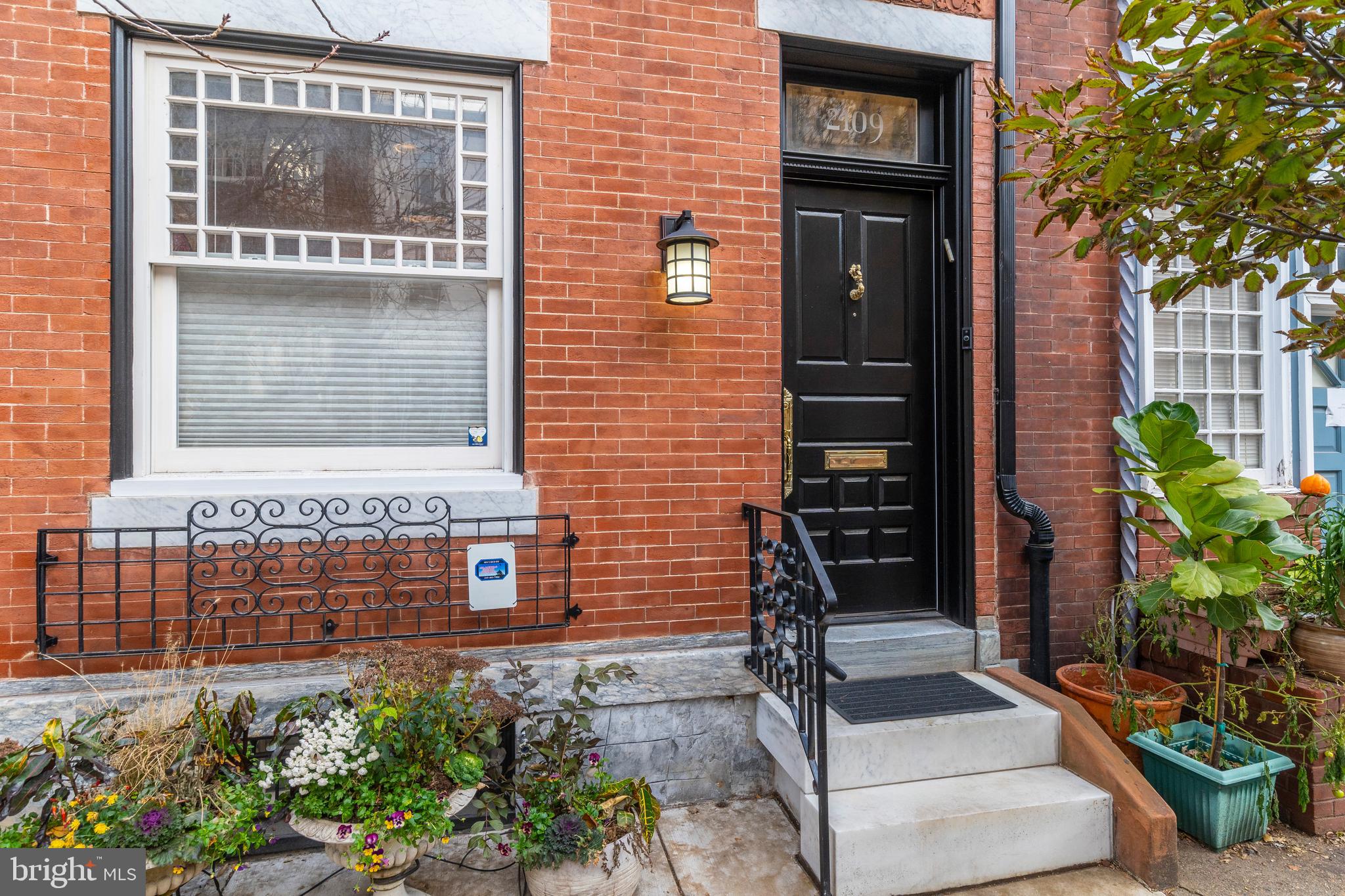 2109 LOCUST ST