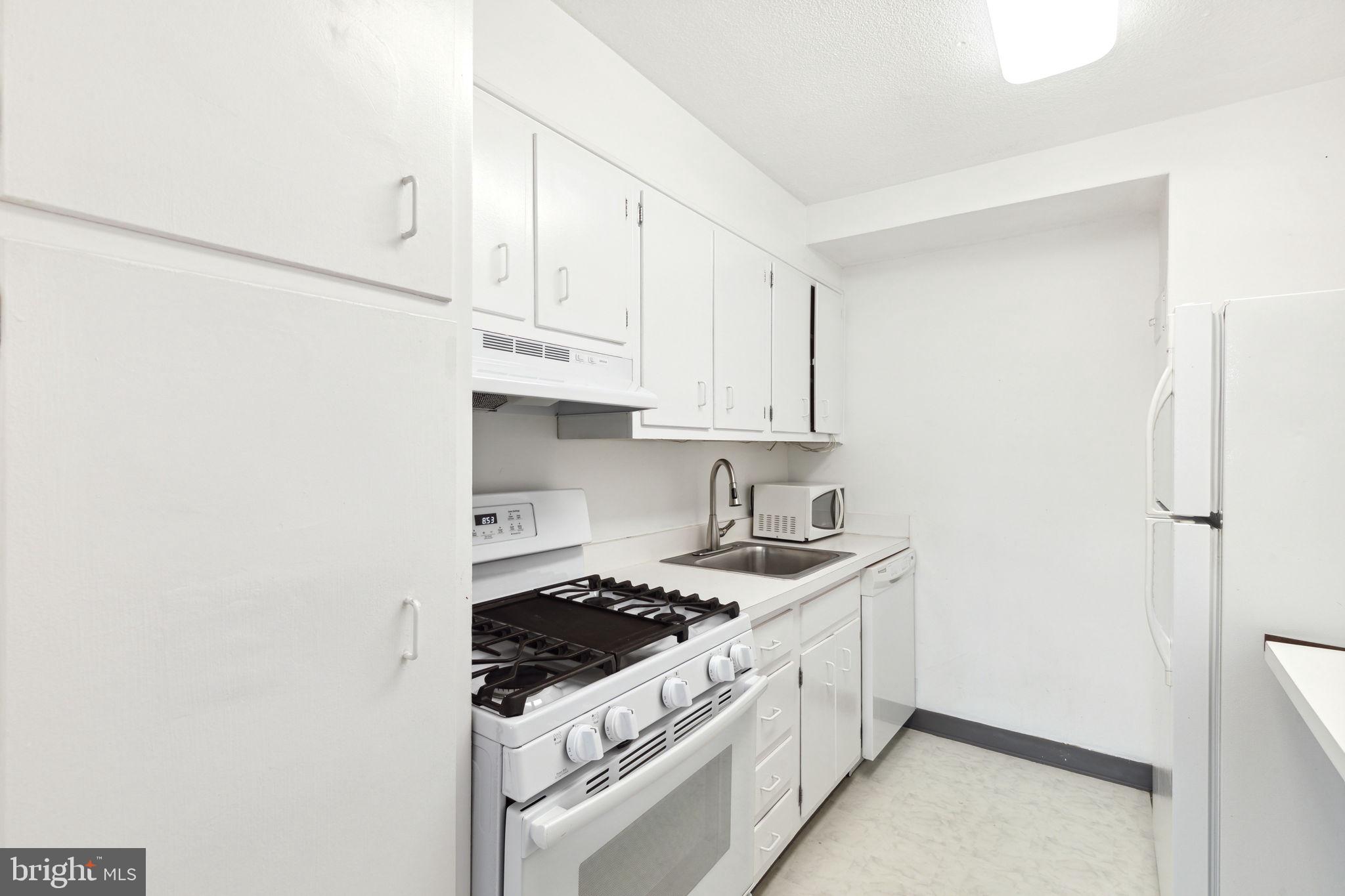 604-36 S Washington Sq #409