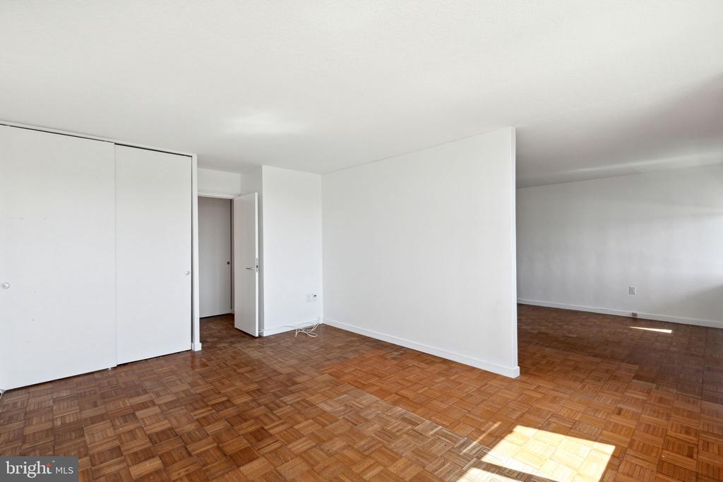 604-36 S Washington Sq #409