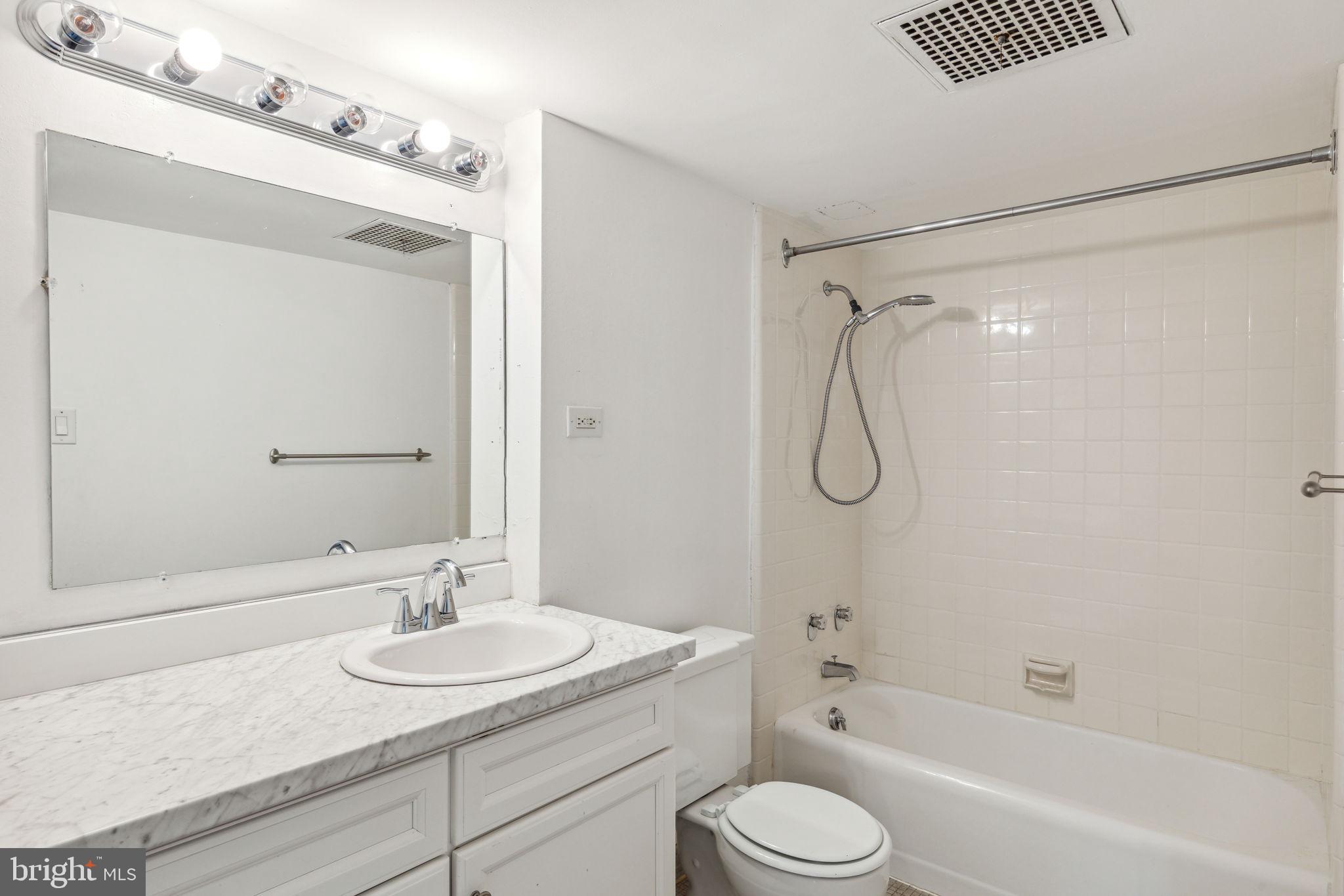 604-36 S Washington Sq #409