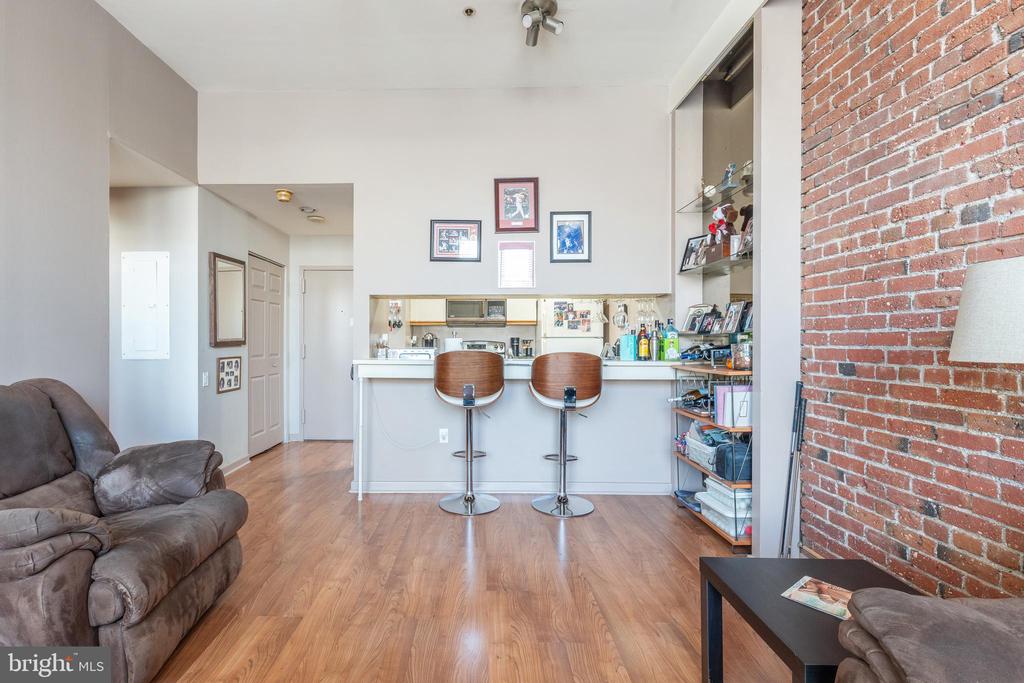 315 New St #220