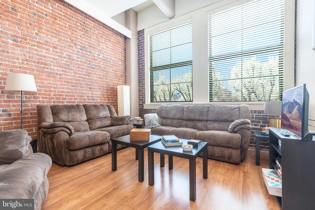 315 New St #220