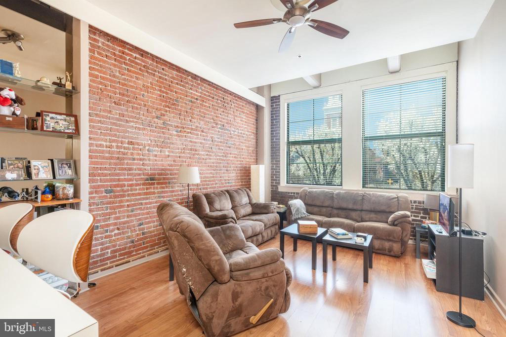 315 New St #220