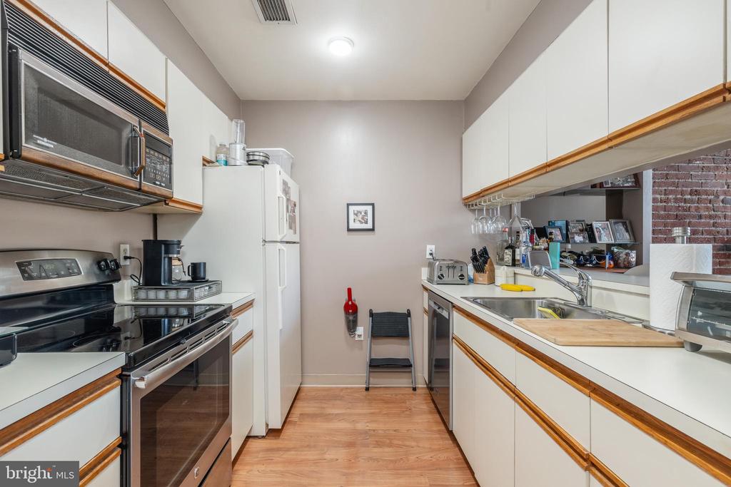 315 New St #220