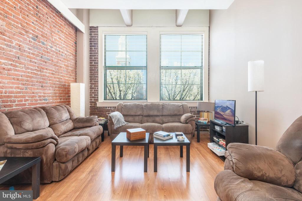 315 New St #220