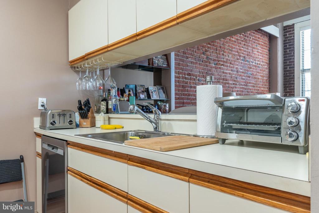 315 New St #220
