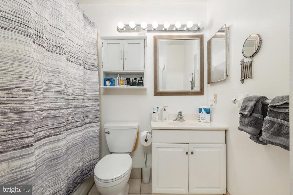 315 New St #220