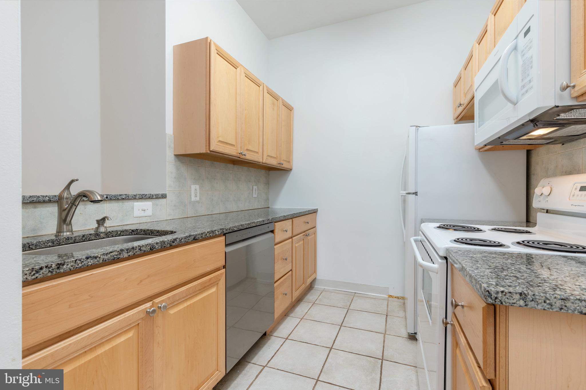 415 S 19th St #1f