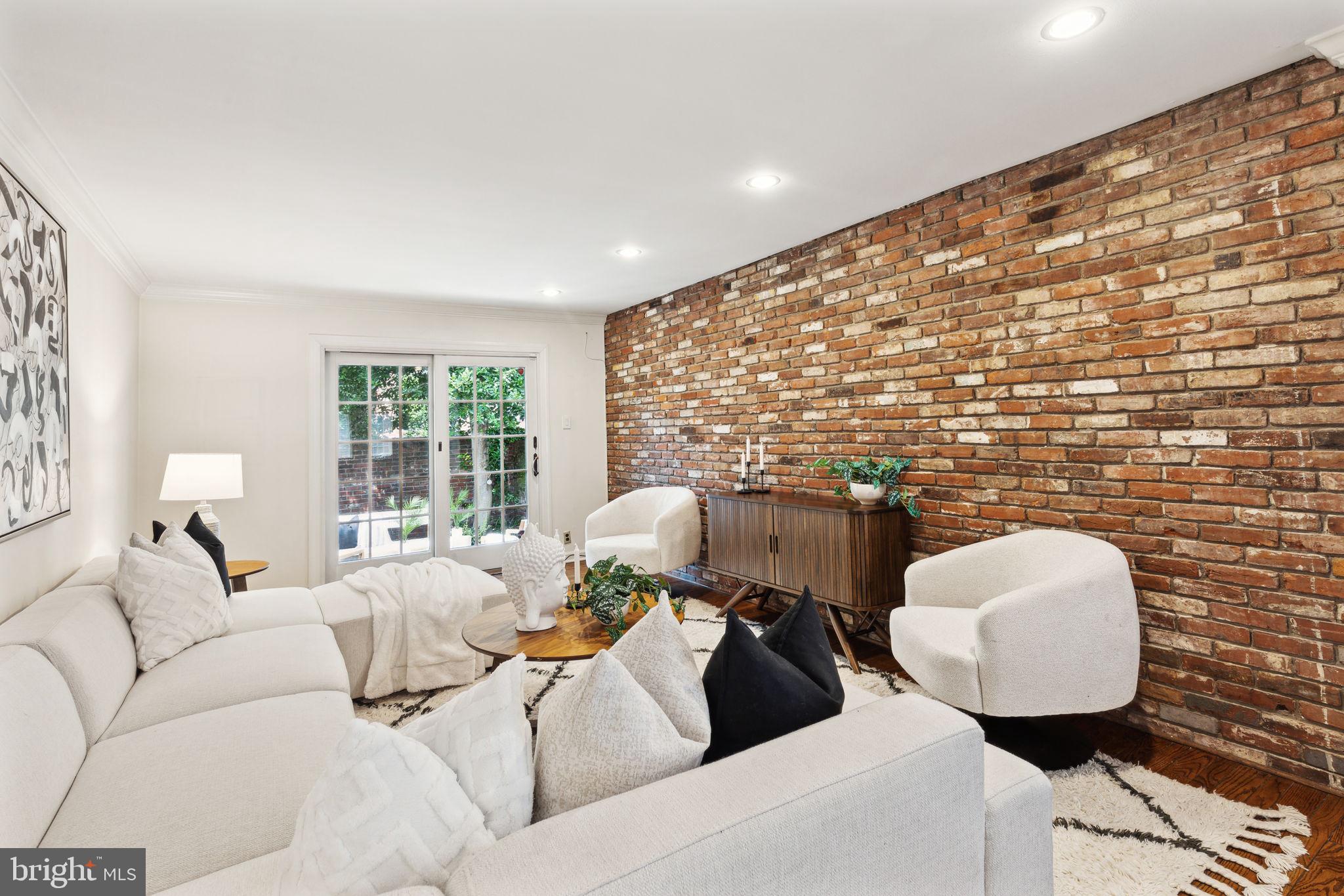 131 Pine St