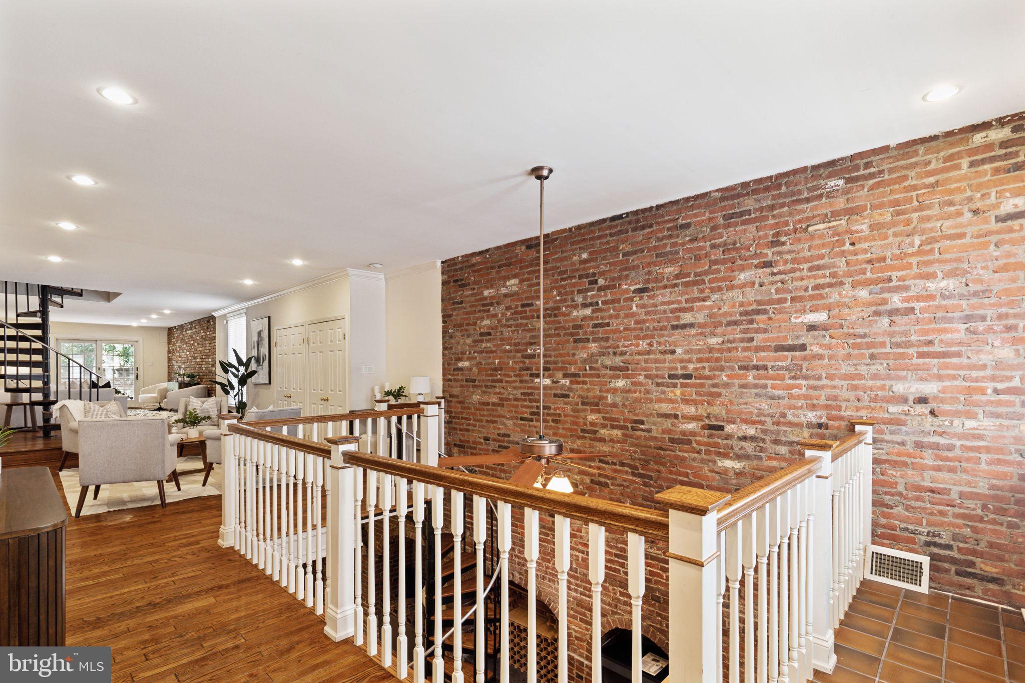 131 Pine St