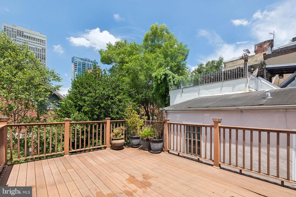 131 Pine St