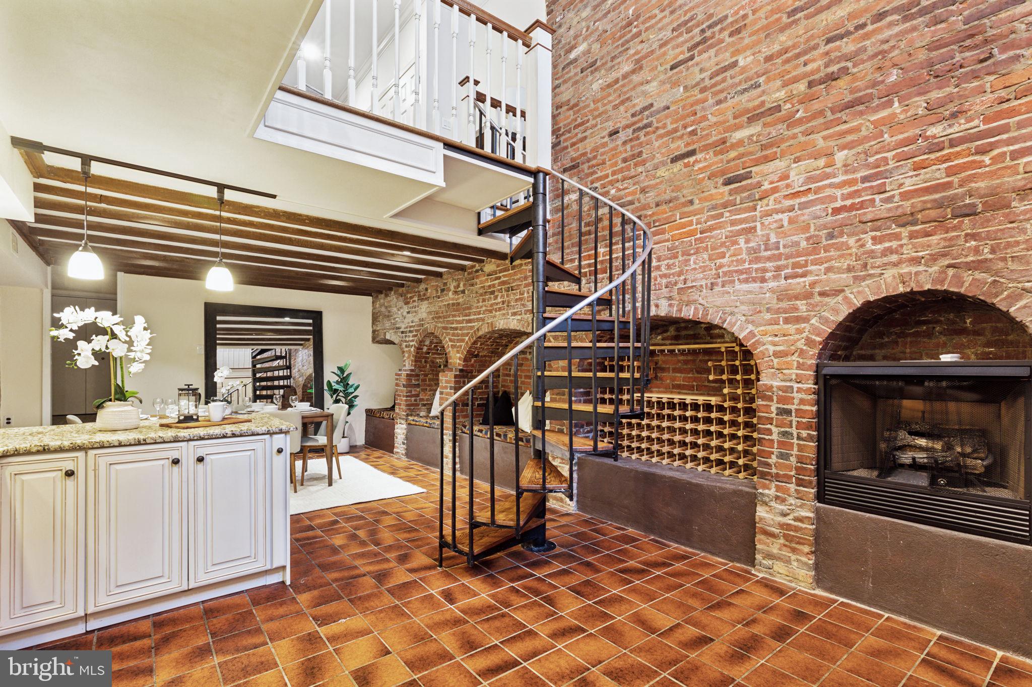 131 Pine St