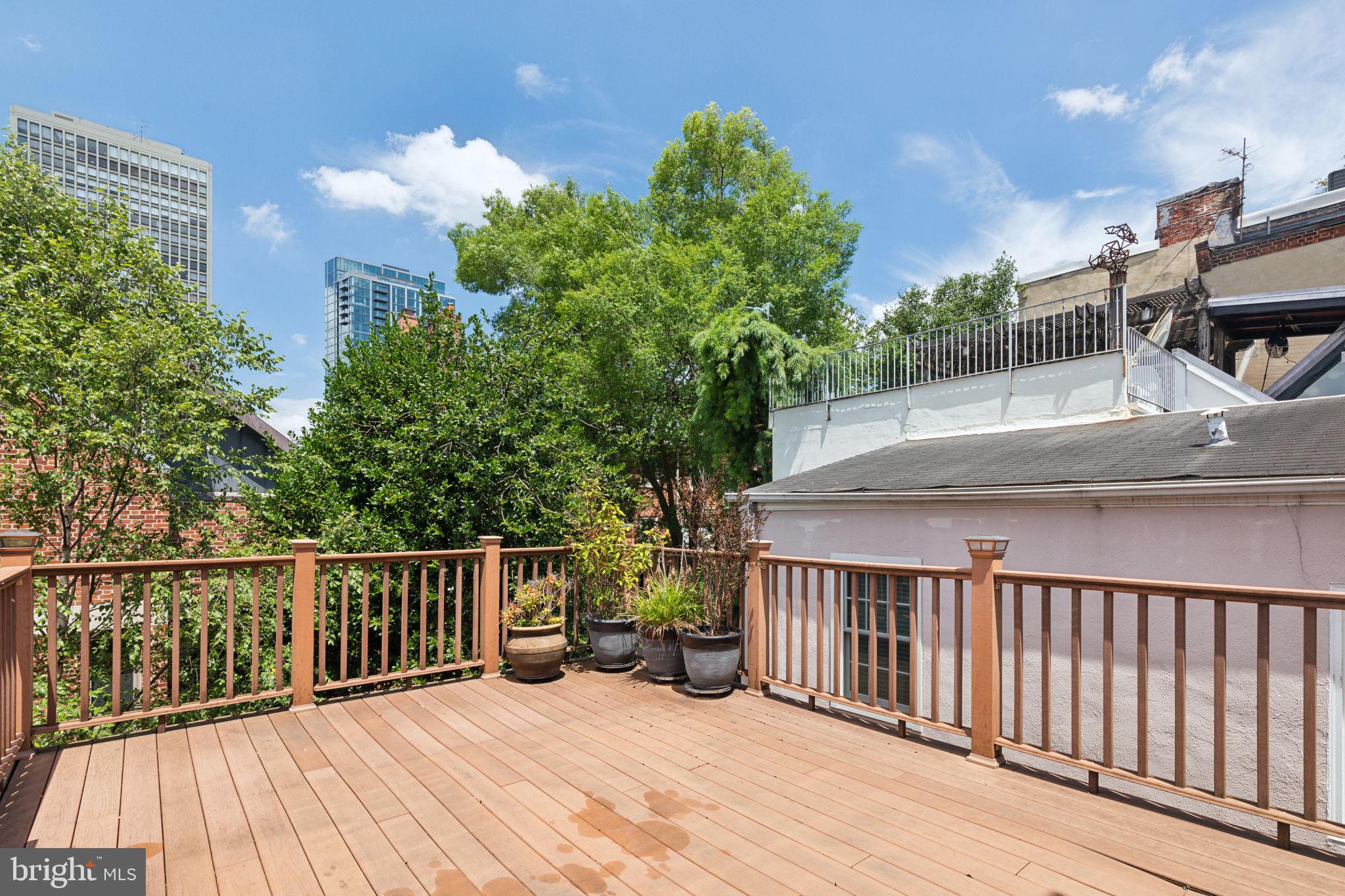 131 Pine St