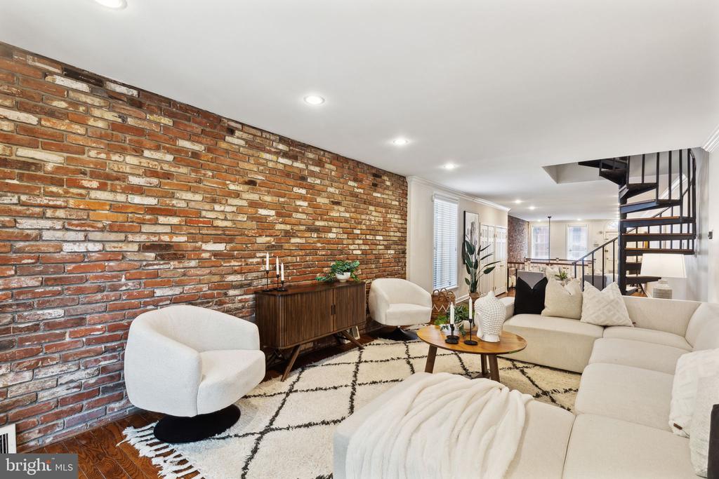 131 Pine St