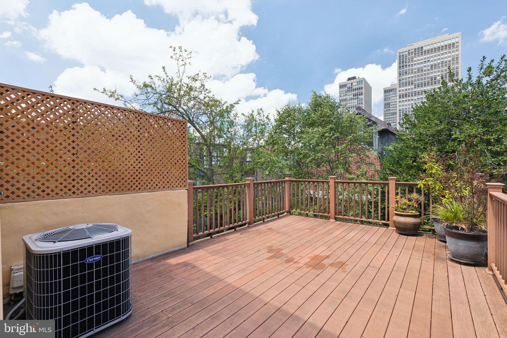 131 Pine St