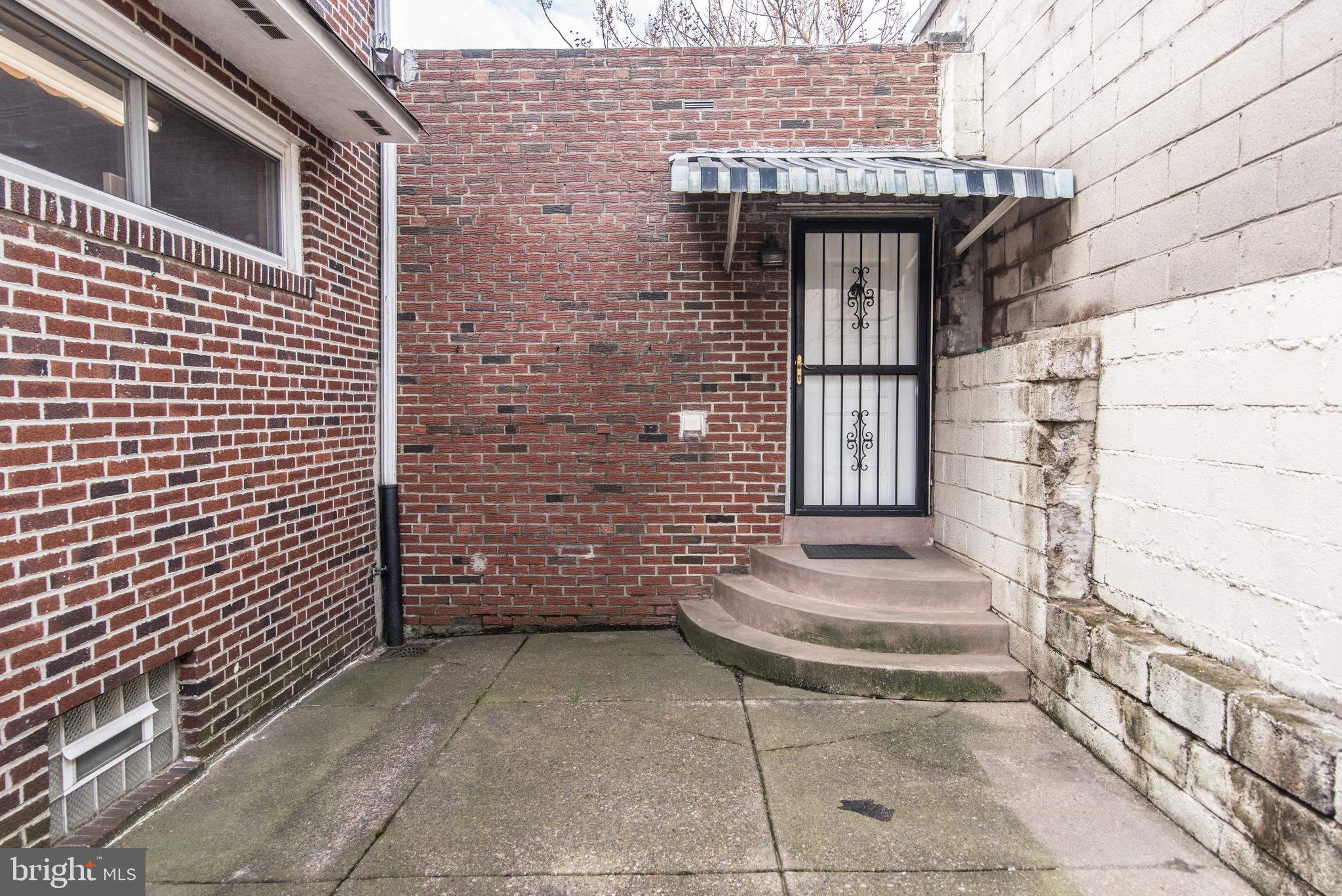 2808-14 Almond St