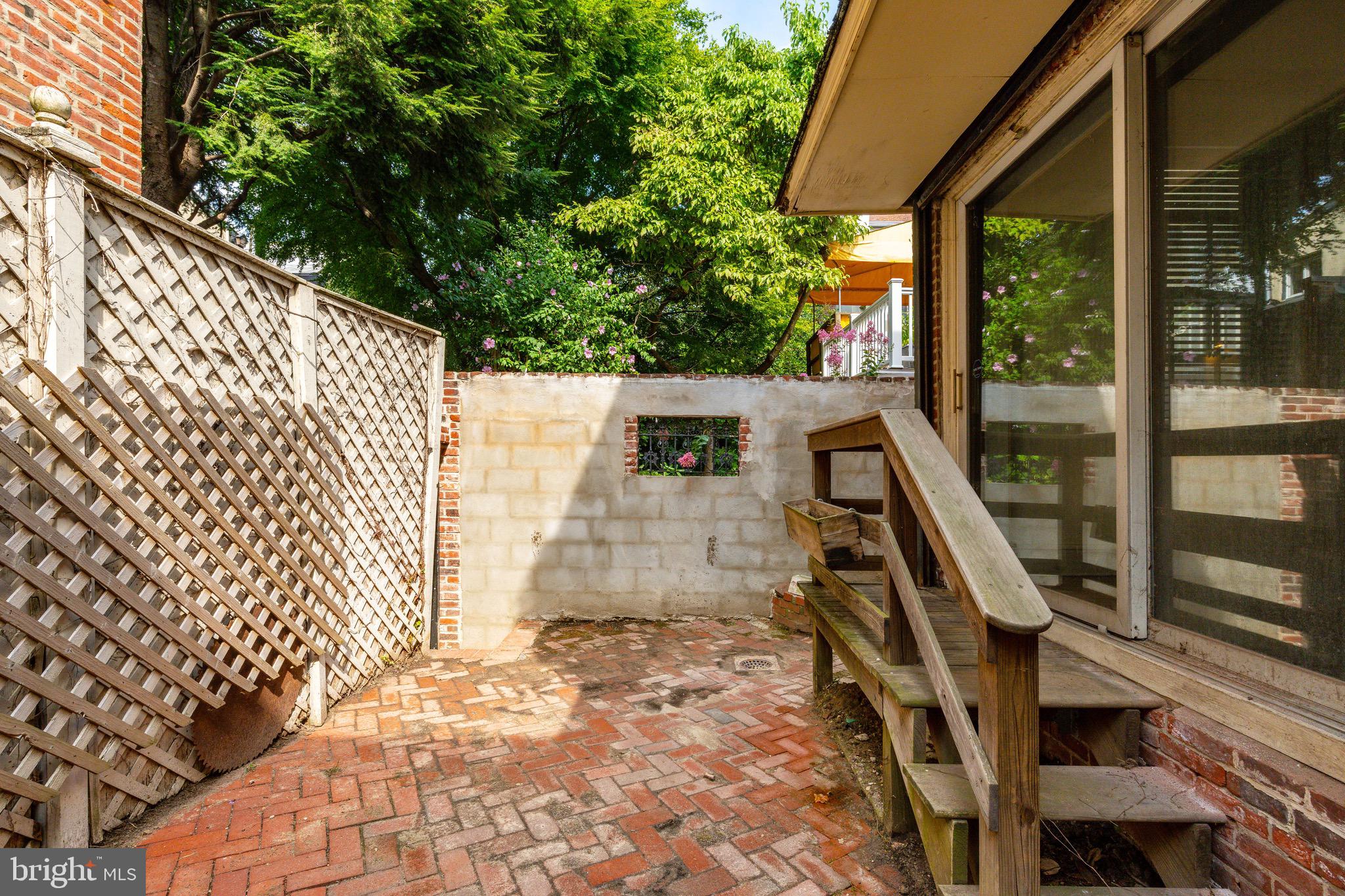 243 Pine St