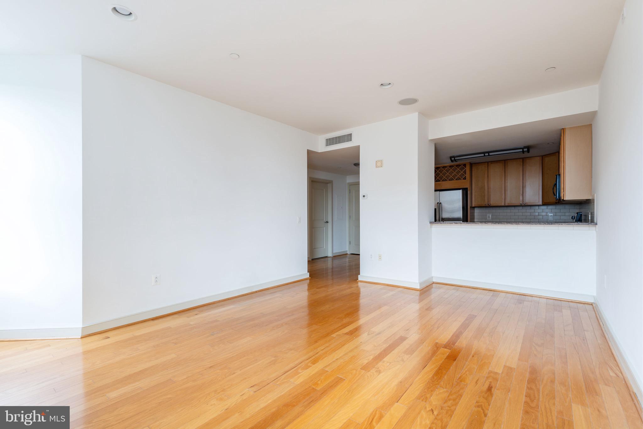 111 S 15th St #2008