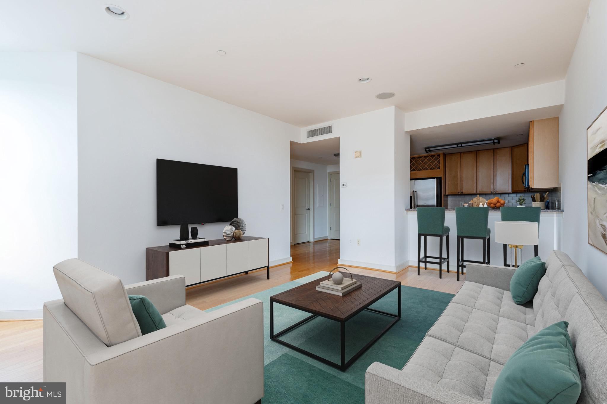 111 S 15th St #2008